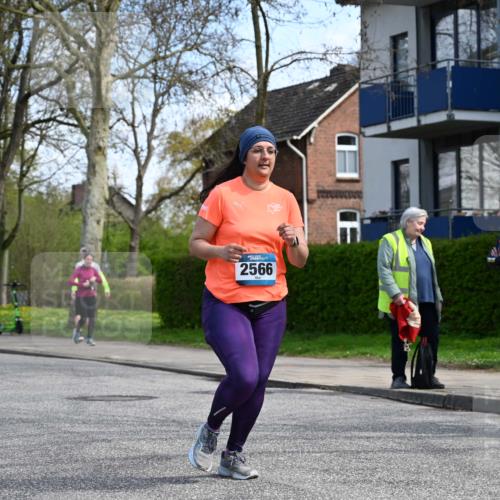 12.04.2026 - 45. Internationalen Wilhelmsburger Insellauf J. Mangold http://msf.ph/oto/9507372 12.04.2026 11:53:35 Ziel 4508, 2566, 2776, 2093 meine-sportfotos.de