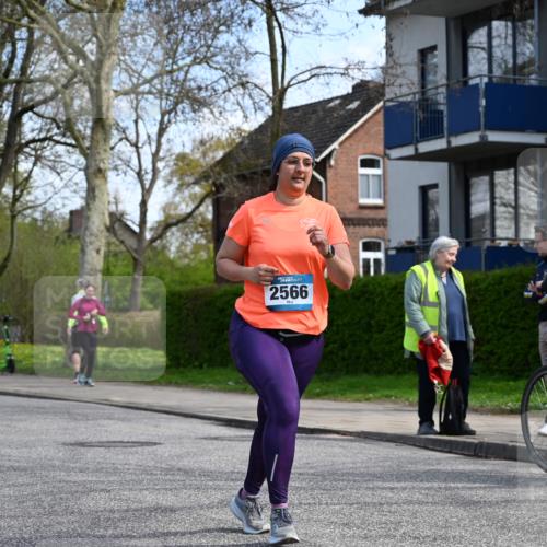 12.04.2026 - 45. Internationalen Wilhelmsburger Insellauf J. Mangold http://msf.ph/oto/9507373 12.04.2026 11:53:35 Ziel 4508, 2566, 2776, 2093 meine-sportfotos.de