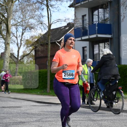12.04.2026 - 45. Internationalen Wilhelmsburger Insellauf J. Mangold http://msf.ph/oto/9507376 12.04.2026 11:53:35 Ziel 4508, 2566, 2776, 2093 meine-sportfotos.de