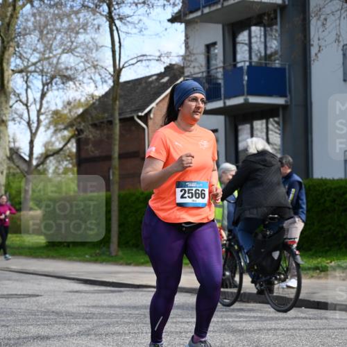 12.04.2026 - 45. Internationalen Wilhelmsburger Insellauf J. Mangold http://msf.ph/oto/9507377 12.04.2026 11:53:35 Ziel 4508, 2566, 2776, 2093 meine-sportfotos.de