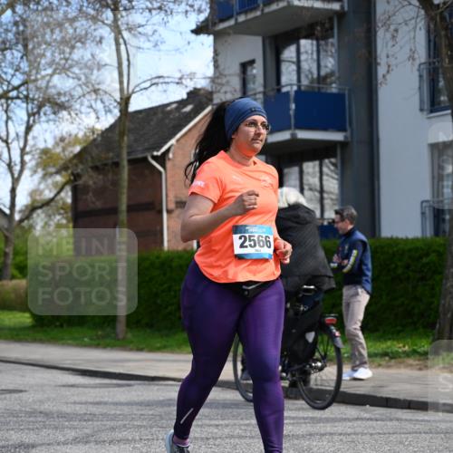 12.04.2026 - 45. Internationalen Wilhelmsburger Insellauf J. Mangold http://msf.ph/oto/9507378 12.04.2026 11:53:35 Ziel 4508, 2566, 2776, 2093 meine-sportfotos.de