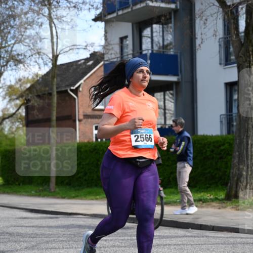 12.04.2026 - 45. Internationalen Wilhelmsburger Insellauf J. Mangold http://msf.ph/oto/9507379 12.04.2026 11:53:35 Ziel 4508, 2566, 2776, 2093 meine-sportfotos.de
