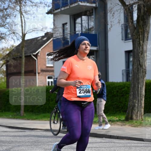12.04.2026 - 45. Internationalen Wilhelmsburger Insellauf J. Mangold http://msf.ph/oto/9507380 12.04.2026 11:53:35 Ziel 4508, 2566, 2776, 2093 meine-sportfotos.de