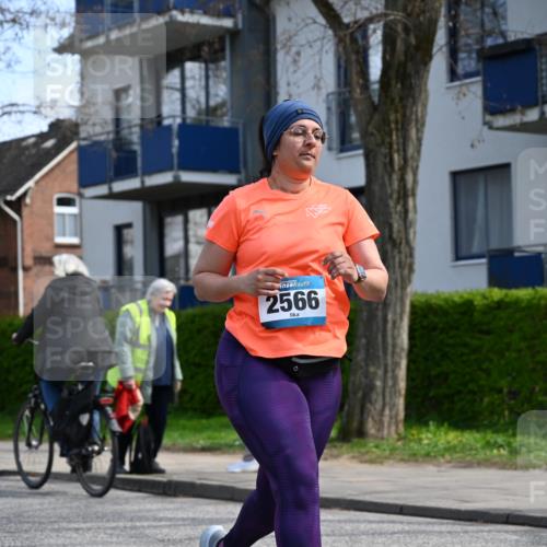 12.04.2026 - 45. Internationalen Wilhelmsburger Insellauf J. Mangold http://msf.ph/oto/9507383 12.04.2026 11:53:36 Ziel 4508, 2566, 2776, 2093 meine-sportfotos.de