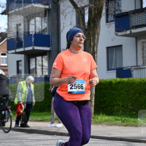 12.04.2026 - 45. Internationalen Wilhelmsburger Insellauf J. Mangold http://msf.ph/oto/9507384 12.04.2026 11:53:36 Ziel 4508, 2566, 2776, 2093 meine-sportfotos.de