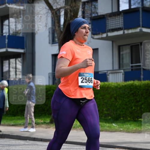 12.04.2026 - 45. Internationalen Wilhelmsburger Insellauf J. Mangold http://msf.ph/oto/9507386 12.04.2026 11:53:36 Ziel 4508, 2566, 2776, 2093 meine-sportfotos.de