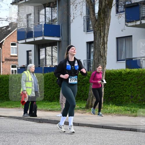 12.04.2026 - 45. Internationalen Wilhelmsburger Insellauf J. Mangold http://msf.ph/oto/9507398 12.04.2026 11:53:45 Ziel 4508, 2566, 2776, 2093, 2679, 2680 meine-sportfotos.de