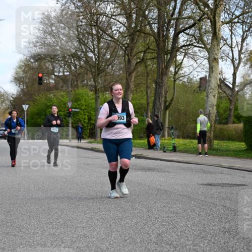 12.04.2026 - 45. Internationalen Wilhelmsburger Insellauf J. Mangold http://msf.ph/oto/9507417 12.04.2026 11:53:58 Ziel 2776, 2093, 2679, 2680 meine-sportfotos.de