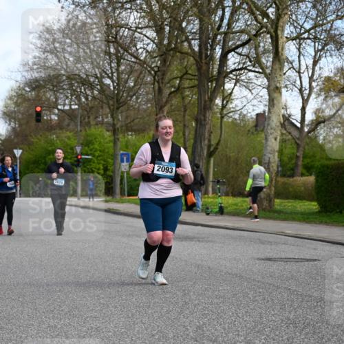 12.04.2026 - 45. Internationalen Wilhelmsburger Insellauf J. Mangold http://msf.ph/oto/9507421 12.04.2026 11:53:59 Ziel 2776, 2093, 2679, 2680 meine-sportfotos.de
