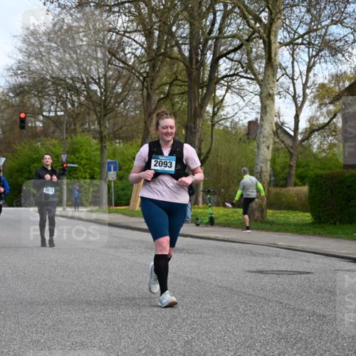 12.04.2026 - 45. Internationalen Wilhelmsburger Insellauf J. Mangold http://msf.ph/oto/9507424 12.04.2026 11:53:59 Ziel 2776, 2093, 2679, 2680 meine-sportfotos.de