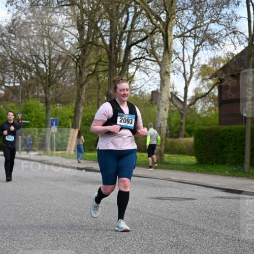 12.04.2026 - 45. Internationalen Wilhelmsburger Insellauf J. Mangold http://msf.ph/oto/9507429 12.04.2026 11:53:59 Ziel 2776, 2093, 2679, 2680 meine-sportfotos.de