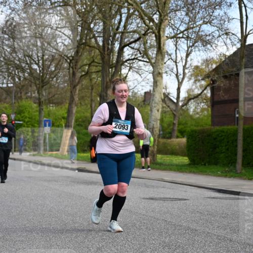 12.04.2026 - 45. Internationalen Wilhelmsburger Insellauf J. Mangold http://msf.ph/oto/9507430 12.04.2026 11:53:59 Ziel 2776, 2093, 2679, 2680 meine-sportfotos.de