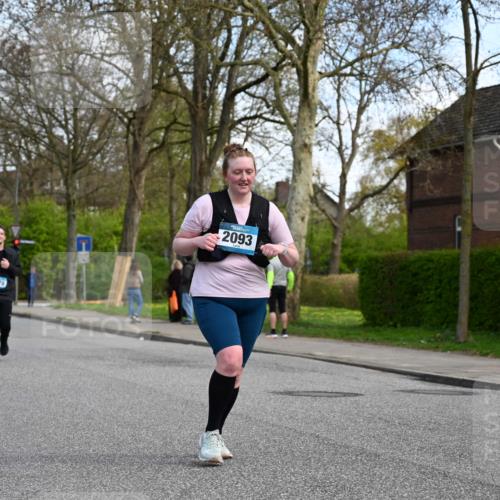 12.04.2026 - 45. Internationalen Wilhelmsburger Insellauf J. Mangold http://msf.ph/oto/9507431 12.04.2026 11:53:59 Ziel 2776, 2093, 2679, 2680 meine-sportfotos.de