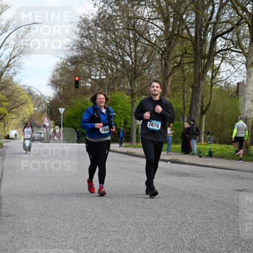 12.04.2026 - 45. Internationalen Wilhelmsburger Insellauf J. Mangold http://msf.ph/oto/9507440 12.04.2026 11:54:03 Ziel 2776, 2093, 2679, 2680 meine-sportfotos.de