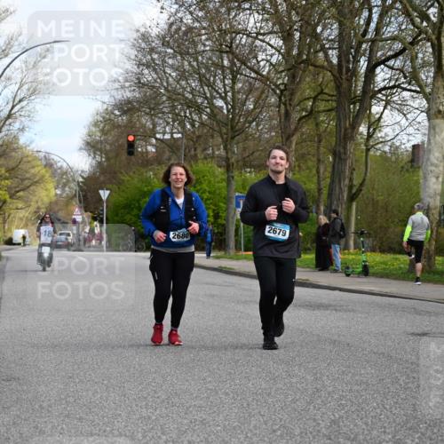 12.04.2026 - 45. Internationalen Wilhelmsburger Insellauf J. Mangold http://msf.ph/oto/9507442 12.04.2026 11:54:03 Ziel 2776, 2093, 2679, 2680 meine-sportfotos.de