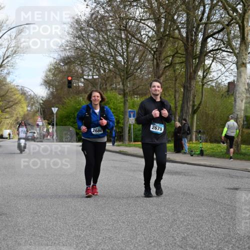 12.04.2026 - 45. Internationalen Wilhelmsburger Insellauf J. Mangold http://msf.ph/oto/9507443 12.04.2026 11:54:03 Ziel 2776, 2093, 2679, 2680 meine-sportfotos.de