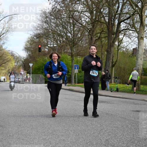12.04.2026 - 45. Internationalen Wilhelmsburger Insellauf J. Mangold http://msf.ph/oto/9507444 12.04.2026 11:54:03 Ziel 2776, 2093, 2679, 2680 meine-sportfotos.de