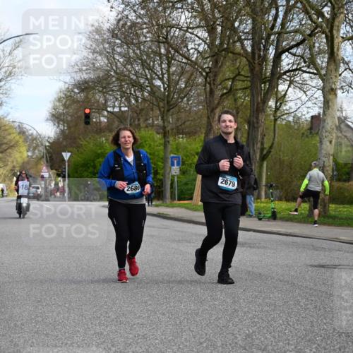 12.04.2026 - 45. Internationalen Wilhelmsburger Insellauf J. Mangold http://msf.ph/oto/9507446 12.04.2026 11:54:03 Ziel 2776, 2093, 2679, 2680 meine-sportfotos.de