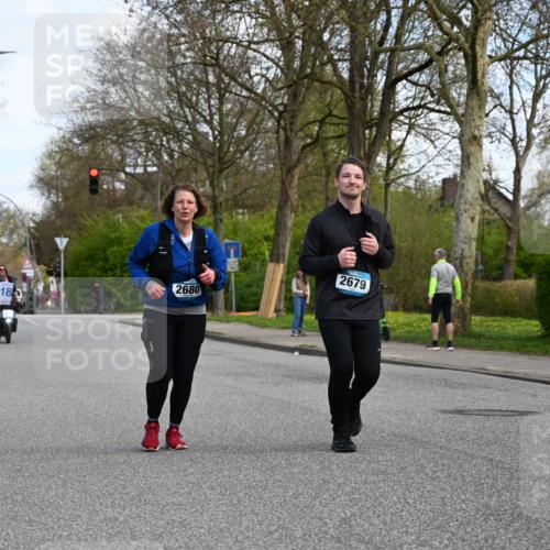 12.04.2026 - 45. Internationalen Wilhelmsburger Insellauf J. Mangold http://msf.ph/oto/9507451 12.04.2026 11:54:04 Ziel 2776, 2093, 2679, 2680 meine-sportfotos.de