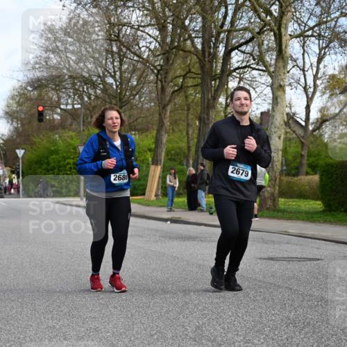 12.04.2026 - 45. Internationalen Wilhelmsburger Insellauf J. Mangold http://msf.ph/oto/9507456 12.04.2026 11:54:04 Ziel 2776, 2093, 2679, 2680 meine-sportfotos.de