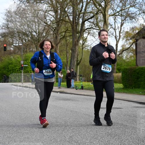 12.04.2026 - 45. Internationalen Wilhelmsburger Insellauf J. Mangold http://msf.ph/oto/9507461 12.04.2026 11:54:05 Ziel 2776, 2093, 2679, 2680 meine-sportfotos.de