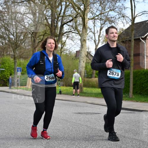 12.04.2026 - 45. Internationalen Wilhelmsburger Insellauf J. Mangold http://msf.ph/oto/9507468 12.04.2026 11:54:05 Ziel 2776, 2093, 2679, 2680 meine-sportfotos.de