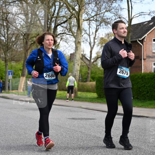 12.04.2026 - 45. Internationalen Wilhelmsburger Insellauf J. Mangold http://msf.ph/oto/9507470 12.04.2026 11:54:05 Ziel 2776, 2093, 2679, 2680 meine-sportfotos.de
