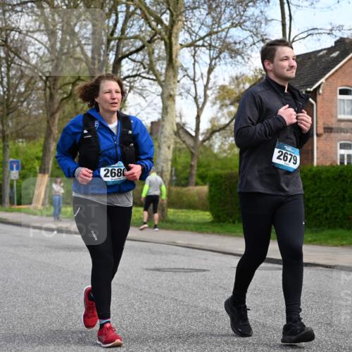 12.04.2026 - 45. Internationalen Wilhelmsburger Insellauf J. Mangold http://msf.ph/oto/9507471 12.04.2026 11:54:06 Ziel 2776, 2093, 2679, 2679, 2680 meine-sportfotos.de
