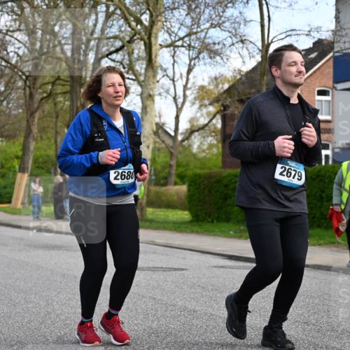 12.04.2026 - 45. Internationalen Wilhelmsburger Insellauf J. Mangold http://msf.ph/oto/9507473 12.04.2026 11:54:06 Ziel 2776, 2093, 2679, 2679, 2680 meine-sportfotos.de