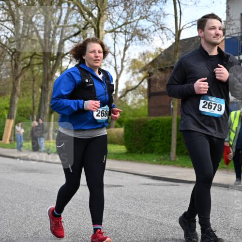 12.04.2026 - 45. Internationalen Wilhelmsburger Insellauf J. Mangold http://msf.ph/oto/9507475 12.04.2026 11:54:06 Ziel 2776, 2093, 2679, 2679, 2680 meine-sportfotos.de
