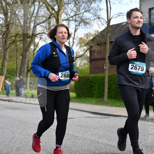 12.04.2026 - 45. Internationalen Wilhelmsburger Insellauf J. Mangold http://msf.ph/oto/9507476 12.04.2026 11:54:06 Ziel 2776, 2093, 2679, 2679, 2680 meine-sportfotos.de