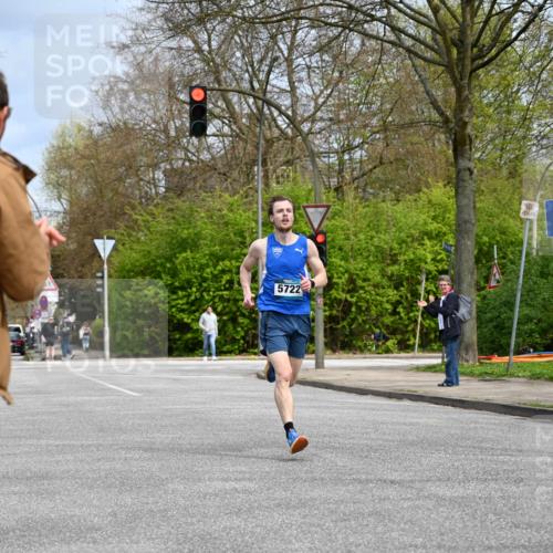 12.04.2026 - 45. Internationalen Wilhelmsburger Insellauf J. Mangold http://msf.ph/oto/9507478 12.04.2026 12:45:44 Ziel 5722, 4093 meine-sportfotos.de