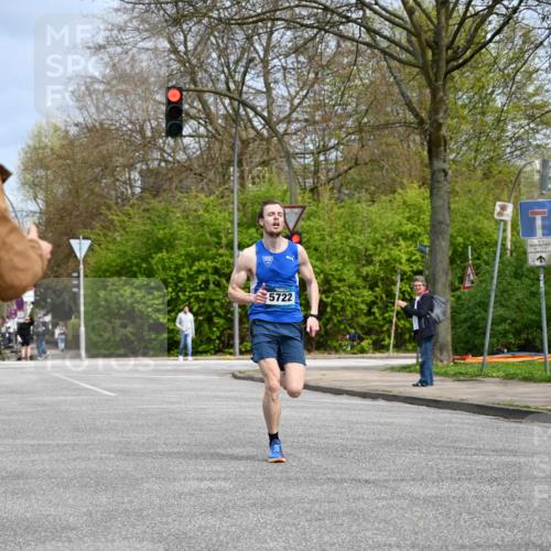12.04.2026 - 45. Internationalen Wilhelmsburger Insellauf J. Mangold http://msf.ph/oto/9507479 12.04.2026 12:45:44 Ziel 5722, 4093 meine-sportfotos.de