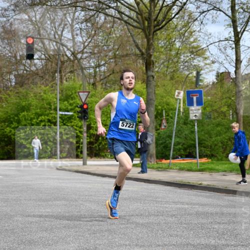 12.04.2026 - 45. Internationalen Wilhelmsburger Insellauf J. Mangold http://msf.ph/oto/9507484 12.04.2026 12:45:44 Ziel 5722, 4093 meine-sportfotos.de