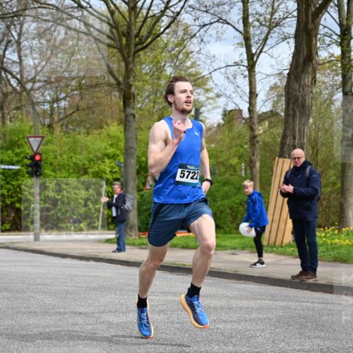 12.04.2026 - 45. Internationalen Wilhelmsburger Insellauf J. Mangold http://msf.ph/oto/9507488 12.04.2026 12:45:45 Ziel 5722, 4093 meine-sportfotos.de