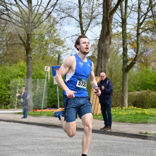 12.04.2026 - 45. Internationalen Wilhelmsburger Insellauf J. Mangold http://msf.ph/oto/9507490 12.04.2026 12:45:45 Ziel 5722, 4093 meine-sportfotos.de