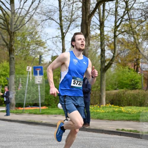 12.04.2026 - 45. Internationalen Wilhelmsburger Insellauf J. Mangold http://msf.ph/oto/9507491 12.04.2026 12:45:45 Ziel 5722, 4093 meine-sportfotos.de