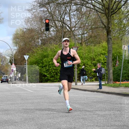 12.04.2026 - 45. Internationalen Wilhelmsburger Insellauf J. Mangold http://msf.ph/oto/9507498 12.04.2026 12:46:34 Ziel 3389, 5365, 3048, 5413, 4656, 5556 meine-sportfotos.de