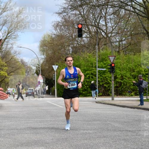 12.04.2026 - 45. Internationalen Wilhelmsburger Insellauf J. Mangold http://msf.ph/oto/9507515 12.04.2026 12:46:43 Ziel 3389, 5365, 3048, 3048, 5413, 4656, 5556, 5709, 3750, 3301 meine-sportfotos.de
