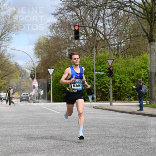 12.04.2026 - 45. Internationalen Wilhelmsburger Insellauf J. Mangold http://msf.ph/oto/9507517 12.04.2026 12:46:44 Ziel 3389, 5365, 3048, 5413, 4656, 5556, 5709, 3750, 3301 meine-sportfotos.de