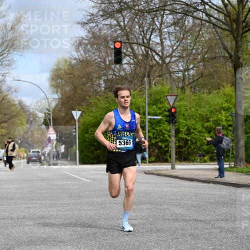 12.04.2026 - 45. Internationalen Wilhelmsburger Insellauf J. Mangold http://msf.ph/oto/9507518 12.04.2026 12:46:44 Ziel 3389, 5365, 3048, 5413, 4656, 5556, 5709, 3750, 3301 meine-sportfotos.de