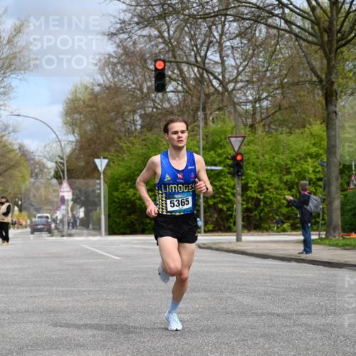 12.04.2026 - 45. Internationalen Wilhelmsburger Insellauf J. Mangold http://msf.ph/oto/9507519 12.04.2026 12:46:44 Ziel 3389, 5365, 3048, 5413, 4656, 5556, 5709, 3750, 3301 meine-sportfotos.de