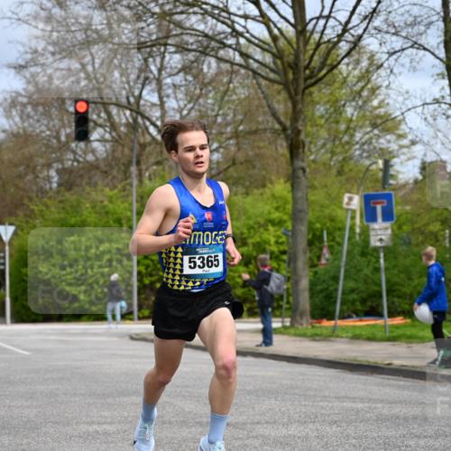 12.04.2026 - 45. Internationalen Wilhelmsburger Insellauf J. Mangold http://msf.ph/oto/9507524 12.04.2026 12:46:44 Ziel 3389, 5365, 3048, 5413, 4656, 5556, 5709, 3750, 3301 meine-sportfotos.de