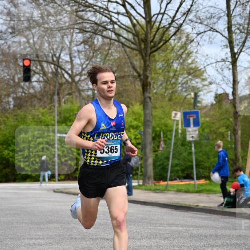 12.04.2026 - 45. Internationalen Wilhelmsburger Insellauf J. Mangold http://msf.ph/oto/9507525 12.04.2026 12:46:44 Ziel 3389, 5365, 3048, 5413, 4656, 5556, 5709, 3750, 3301 meine-sportfotos.de