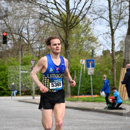12.04.2026 - 45. Internationalen Wilhelmsburger Insellauf J. Mangold http://msf.ph/oto/9507526 12.04.2026 12:46:44 Ziel 3389, 5365, 3048, 5413, 4656, 5556, 5709, 3750, 3301 meine-sportfotos.de