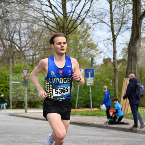12.04.2026 - 45. Internationalen Wilhelmsburger Insellauf J. Mangold http://msf.ph/oto/9507527 12.04.2026 12:46:44 Ziel 3389, 5365, 3048, 5413, 4656, 5556, 5709, 3750, 3301 meine-sportfotos.de
