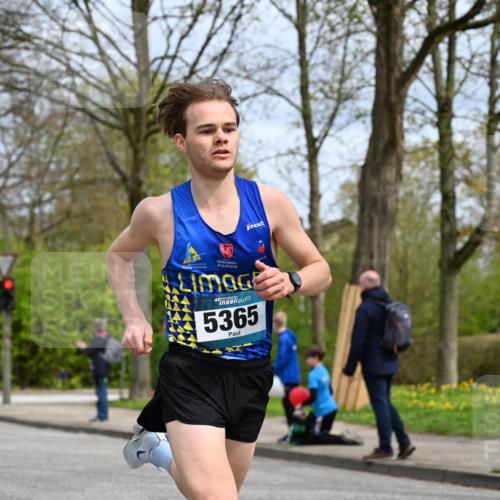 12.04.2026 - 45. Internationalen Wilhelmsburger Insellauf J. Mangold http://msf.ph/oto/9507529 12.04.2026 12:46:45 Ziel 3389, 5365, 3048, 5413, 4656, 5556, 5556, 5709, 3750, 3301 meine-sportfotos.de