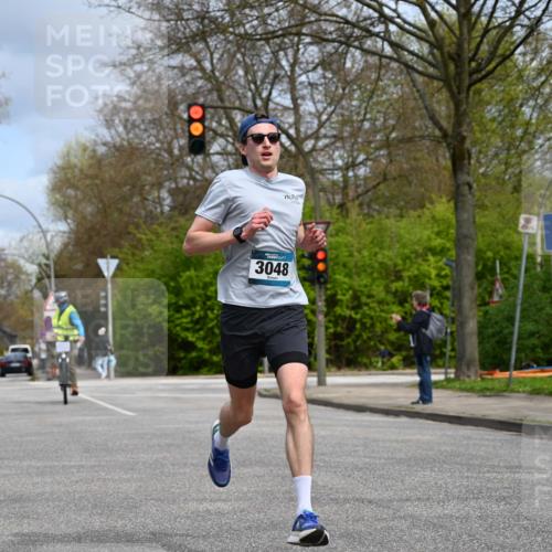 12.04.2026 - 45. Internationalen Wilhelmsburger Insellauf J. Mangold http://msf.ph/oto/9507541 12.04.2026 12:46:56 Ziel 3048, 5413, 4656, 5556, 5709, 3750, 3301, 4466 meine-sportfotos.de