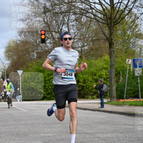 12.04.2026 - 45. Internationalen Wilhelmsburger Insellauf J. Mangold http://msf.ph/oto/9507542 12.04.2026 12:46:56 Ziel 3048, 5413, 4656, 5556, 5709, 3750, 3301, 4466 meine-sportfotos.de