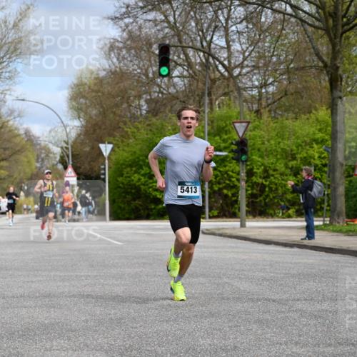 12.04.2026 - 45. Internationalen Wilhelmsburger Insellauf J. Mangold http://msf.ph/oto/9507554 12.04.2026 12:47:04 Ziel 3048, 5413, 4656, 5556, 5709, 3750, 3750, 3301, 4466, 5495, 3452 meine-sportfotos.de